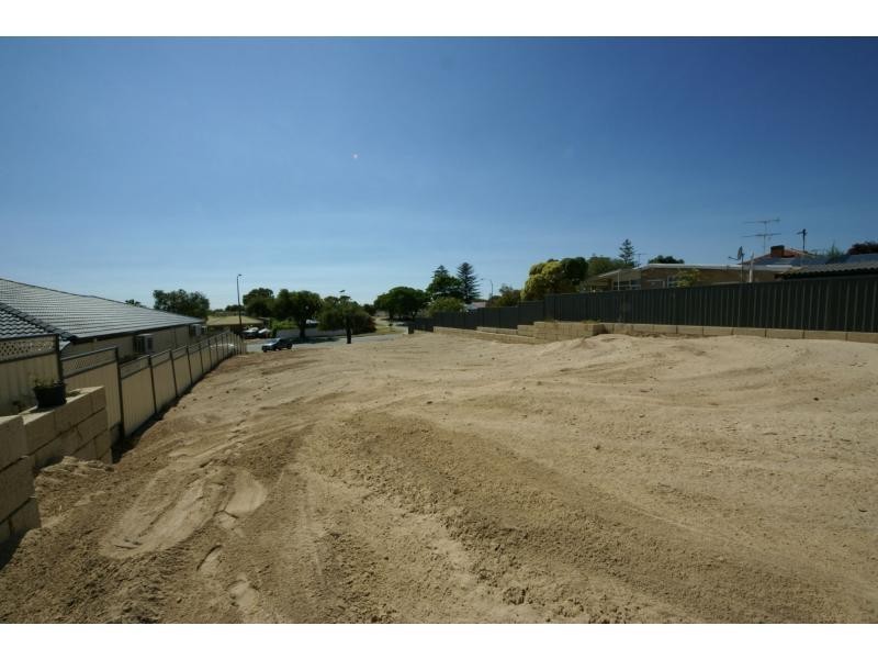 143 Safety Bay Road, Shoalwater WA 6169