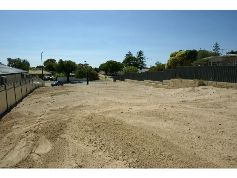 143 Safety Bay Road, Shoalwater WA 6169