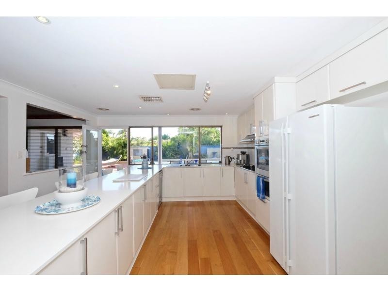 8 Fowler Row, Leeming WA 6149