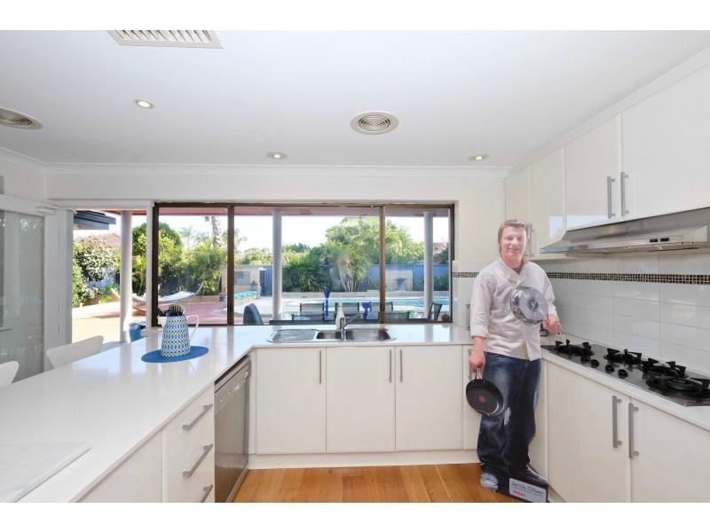 8 Fowler Row, Leeming WA 6149