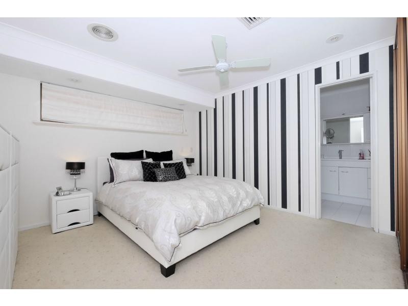 8 Fowler Row, Leeming WA 6149