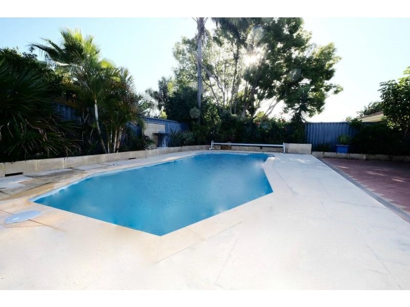 8 Fowler Row, Leeming WA 6149