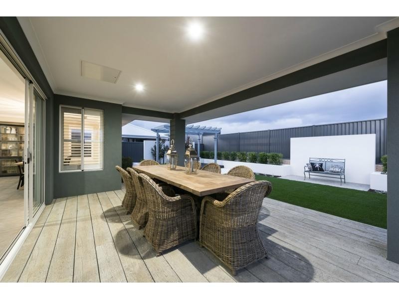 31 Midsummer Avenue, Jindalee WA 6036