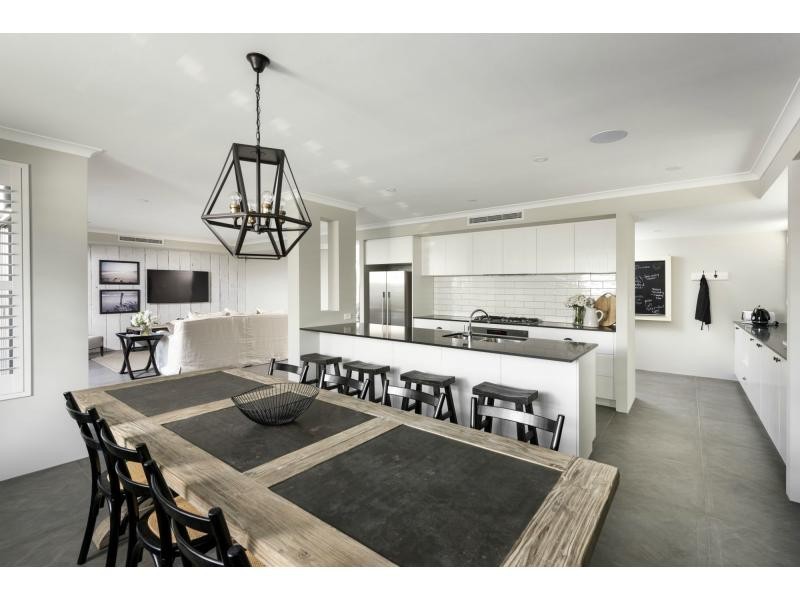 31 Midsummer Avenue, Jindalee WA 6036