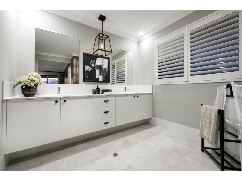 31 Midsummer Avenue, Jindalee WA 6036