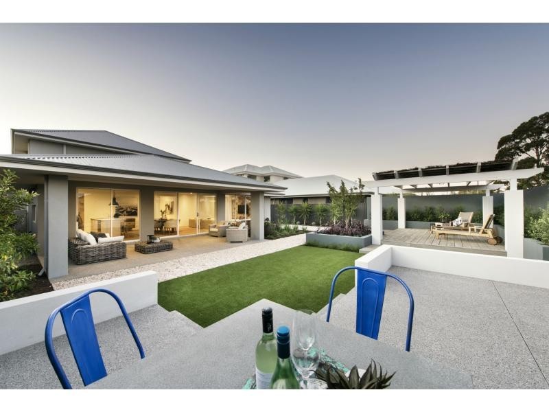 52 Sumich Gardens, Coogee WA 6166