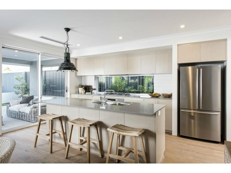 52 Sumich Gardens, Coogee WA 6166