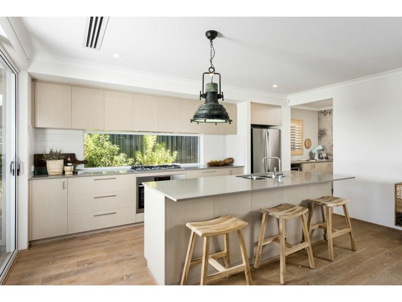 52 Sumich Gardens, Coogee WA 6166