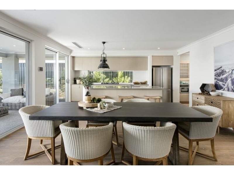 52 Sumich Gardens, Coogee WA 6166