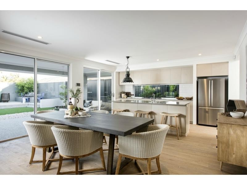 52 Sumich Gardens, Coogee WA 6166