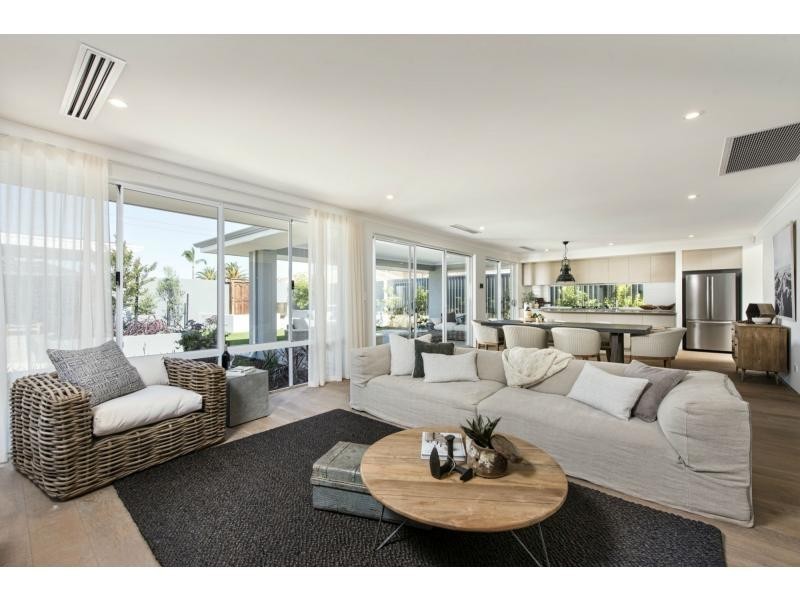 52 Sumich Gardens, Coogee WA 6166