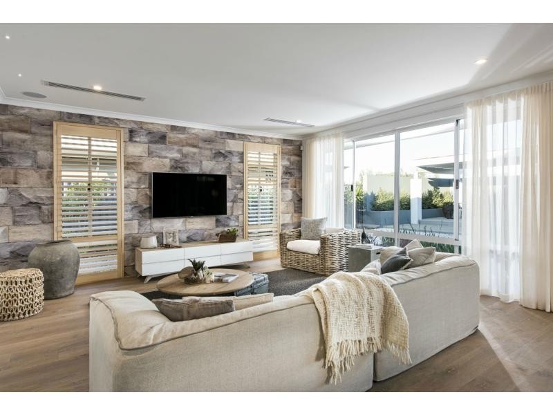 52 Sumich Gardens, Coogee WA 6166