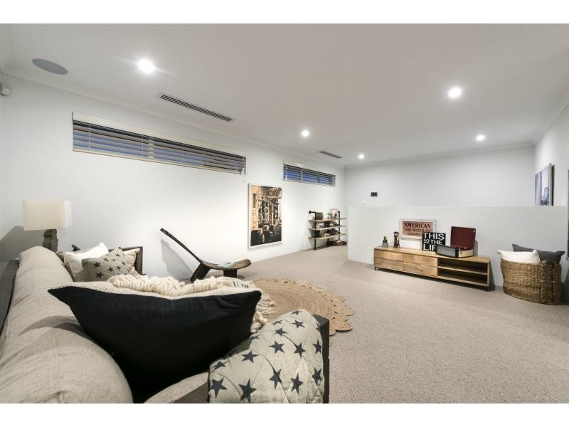 52 Sumich Gardens, Coogee WA 6166