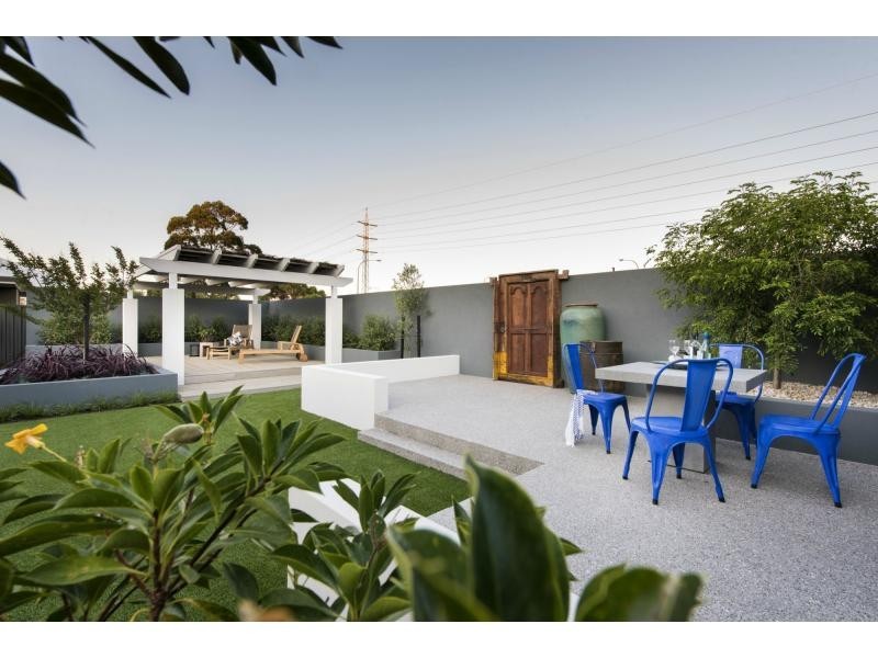 52 Sumich Gardens, Coogee WA 6166