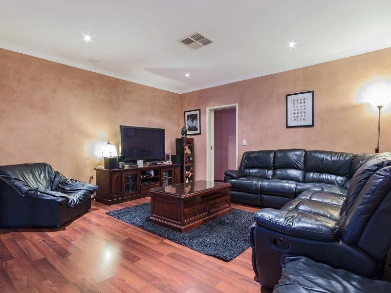 22 Fathom Ramble, Waikiki WA 6169