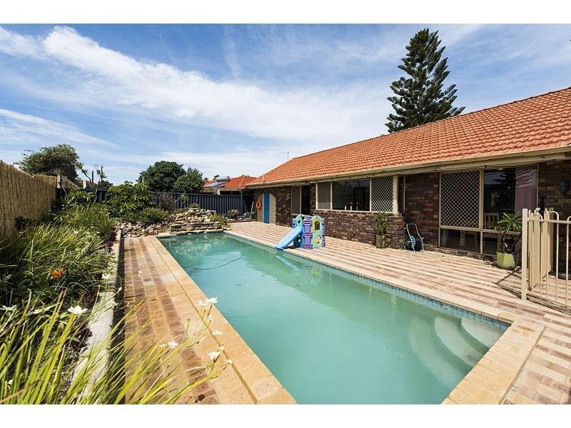 6 Reef Place, Safety Bay WA 6169