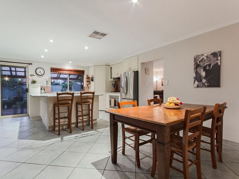 11 Ozark Place, Warnbro WA 6169