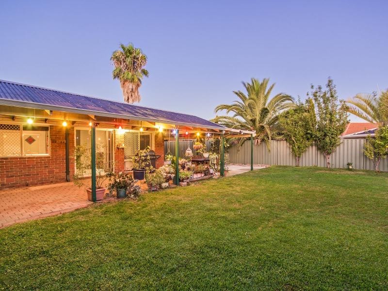 11 Ozark Place, Warnbro WA 6169