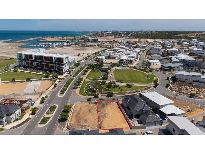 4 Lucretia Circle, North Coogee WA 6163