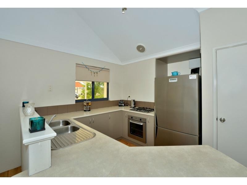 9/8 Moat Street, Mandurah WA 6210