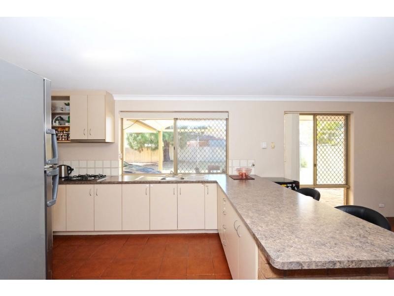 1 Gordon Place, Huntingdale WA 6110