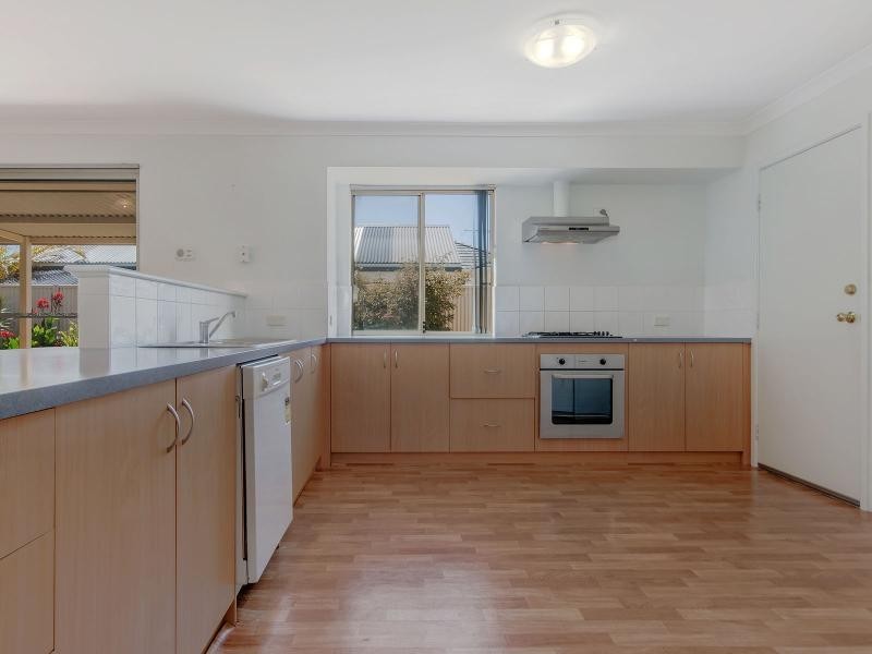 43 Abbeytown Circle, Waikiki WA 6169