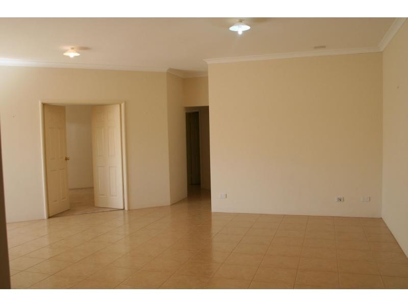 67 Peterborough Circle, North Lake WA 6163