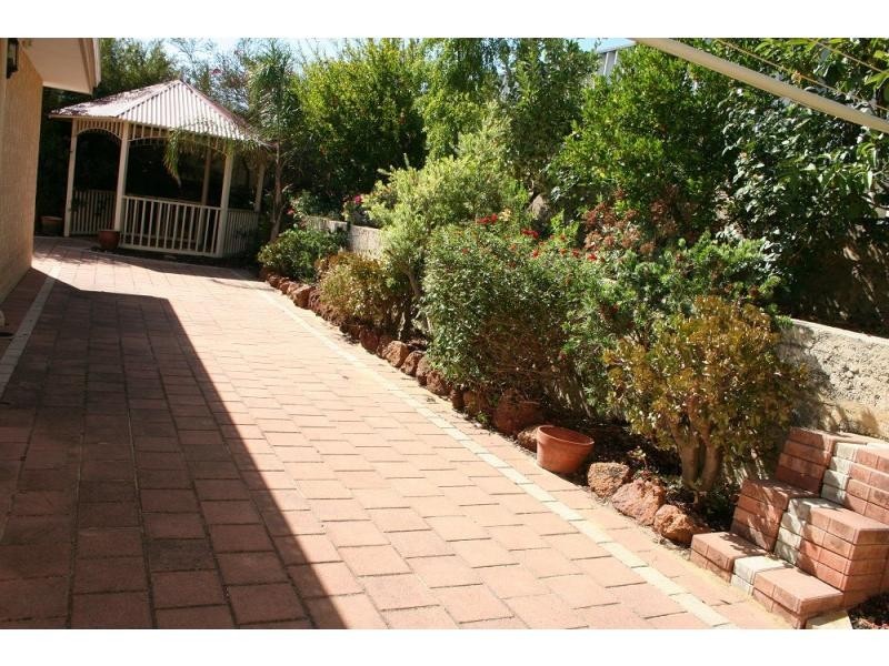 67 Peterborough Circle, North Lake WA 6163