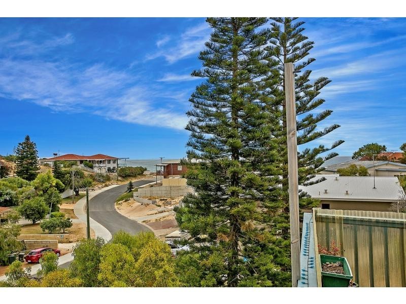 18 Valley Road, Halls Head WA 6210