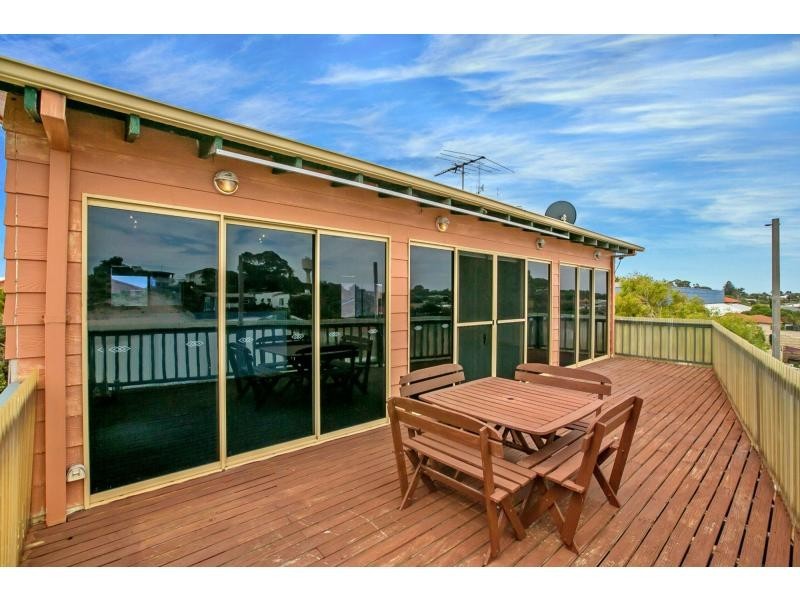 18 Valley Road, Halls Head WA 6210