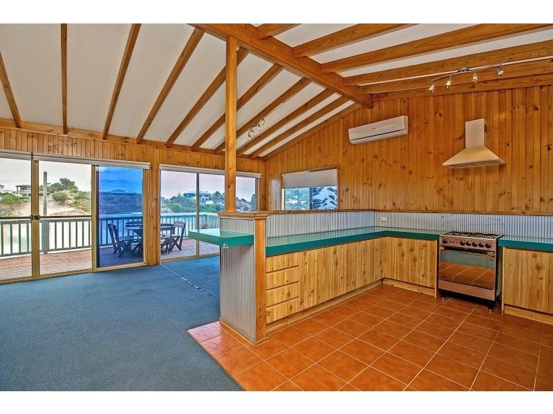 18 Valley Road, Halls Head WA 6210