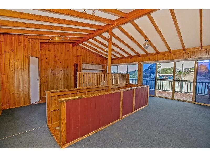 18 Valley Road, Halls Head WA 6210