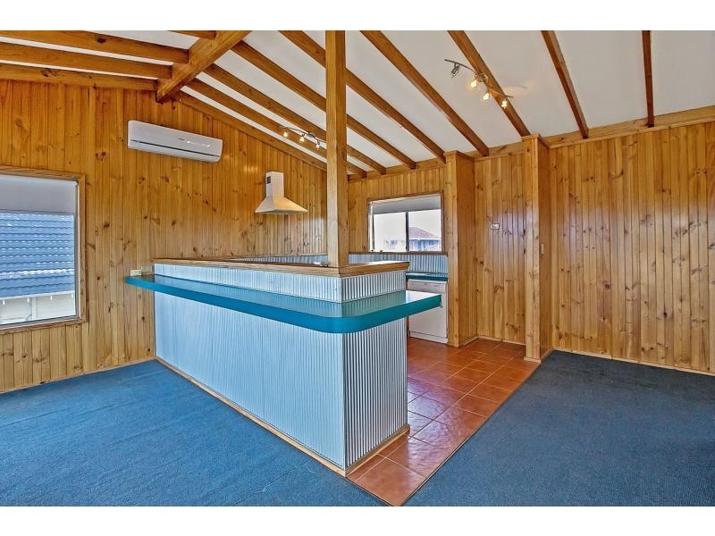 18 Valley Road, Halls Head WA 6210