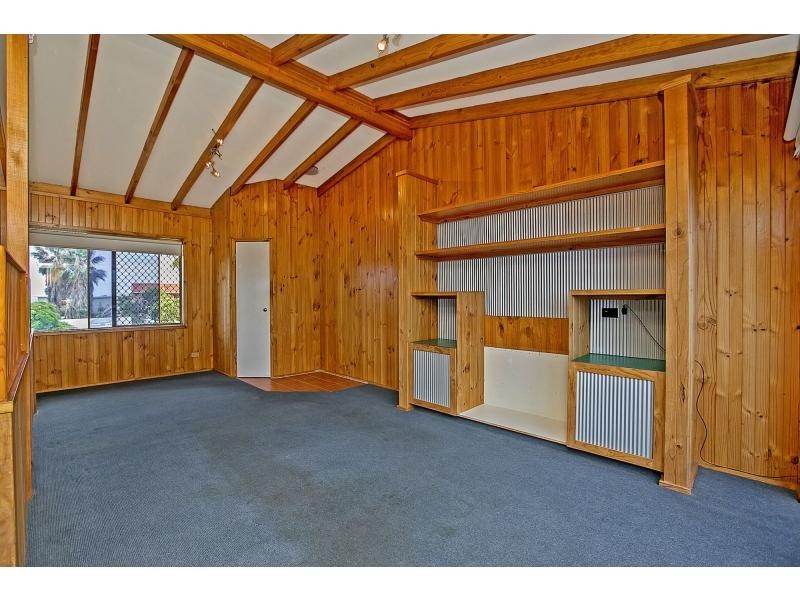 18 Valley Road, Halls Head WA 6210