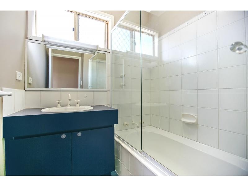 18 Valley Road, Halls Head WA 6210