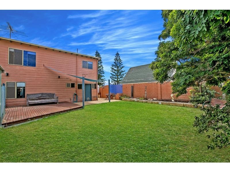 18 Valley Road, Halls Head WA 6210