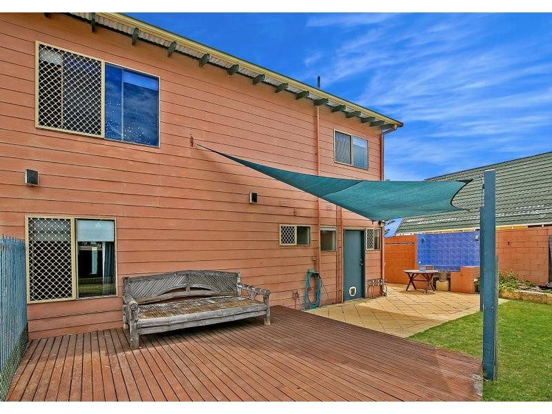 18 Valley Road, Halls Head WA 6210