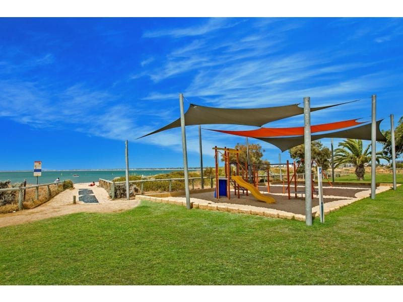 18 Valley Road, Halls Head WA 6210