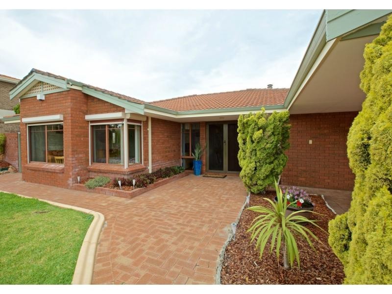 4 Gwedue Court, Mullaloo WA 6027