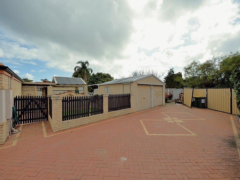 1 Newport Drive, Dudley Park WA 6210