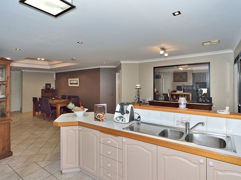 1 Newport Drive, Dudley Park WA 6210