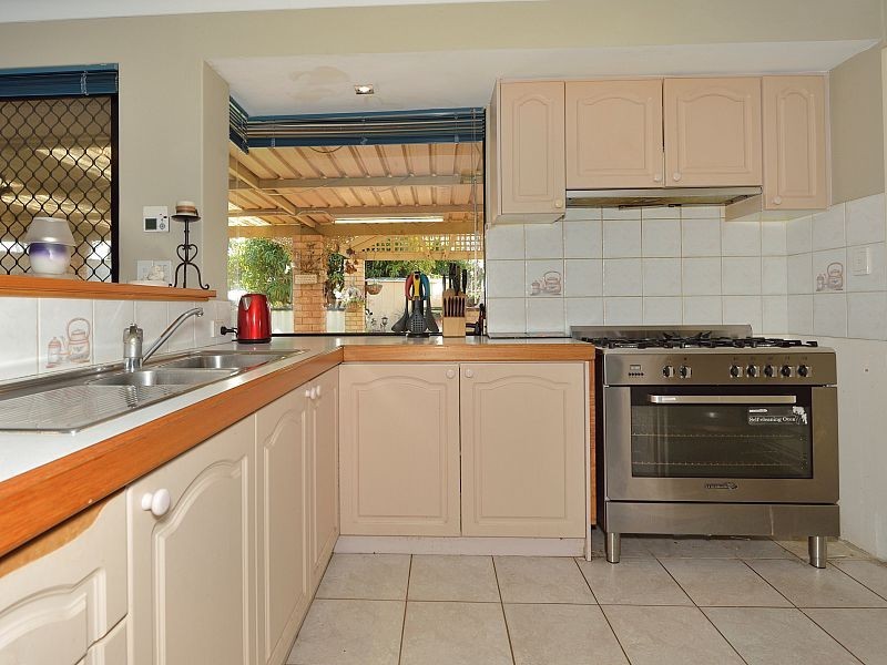 1 Newport Drive, Dudley Park WA 6210