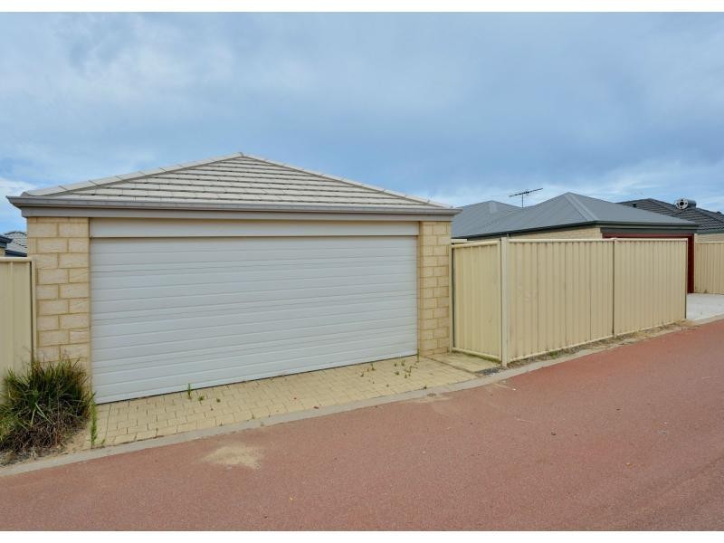 22 Salome Crescent, Lakelands WA 6180