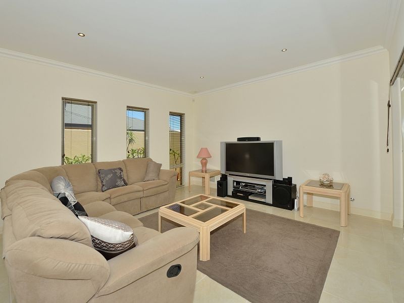 6 Len Howard Drive, Erskine WA 6210