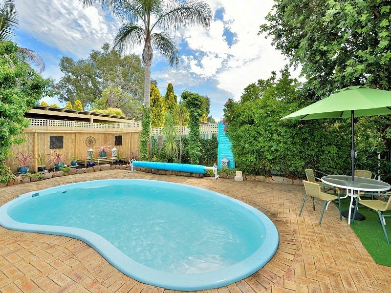 87 Oaklands Avenue, Halls Head WA 6210