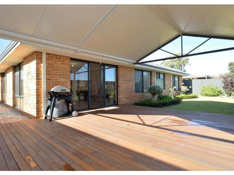 62 Lemon Gum Drive, Baldivis WA 6171