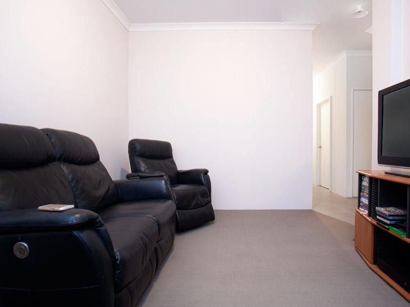 35 Hollyford Parade, Butler WA 6036