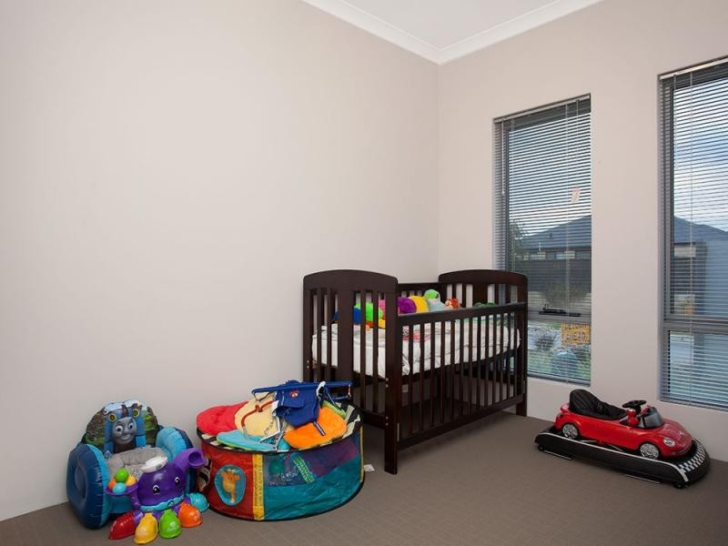 35 Hollyford Parade, Butler WA 6036