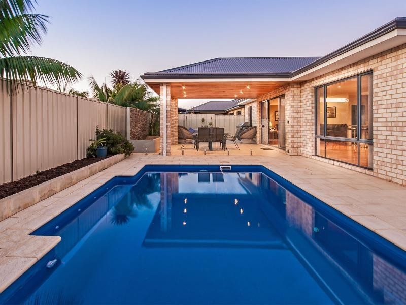 12 Merimbula Way, Secret Harbour WA 6173