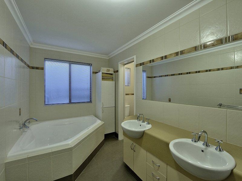 46 Summerlea Avenue, Meadow Springs WA 6210